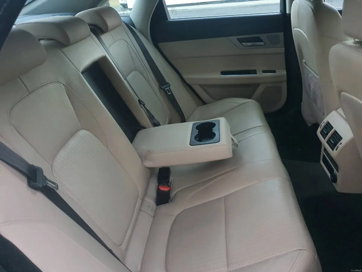 JAGUAR XF PRESTIGE 2.0 LOW KM AUTOMATIC 2016 - Image 4