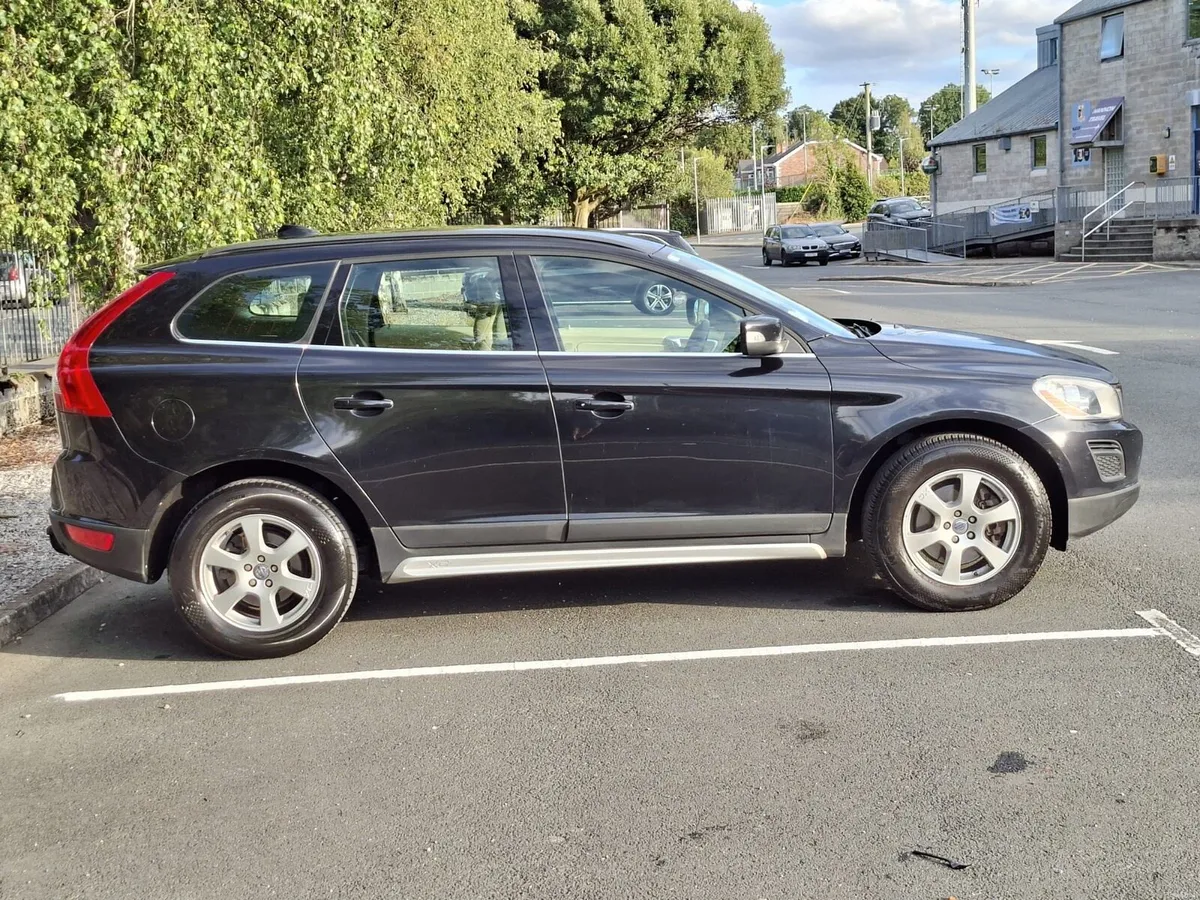 Volvo XC60 2011 2 Diesel Automatic 213000km - Image 4