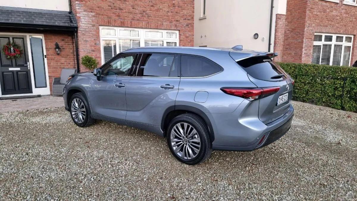 Toyota Highlander 2021 - Image 1