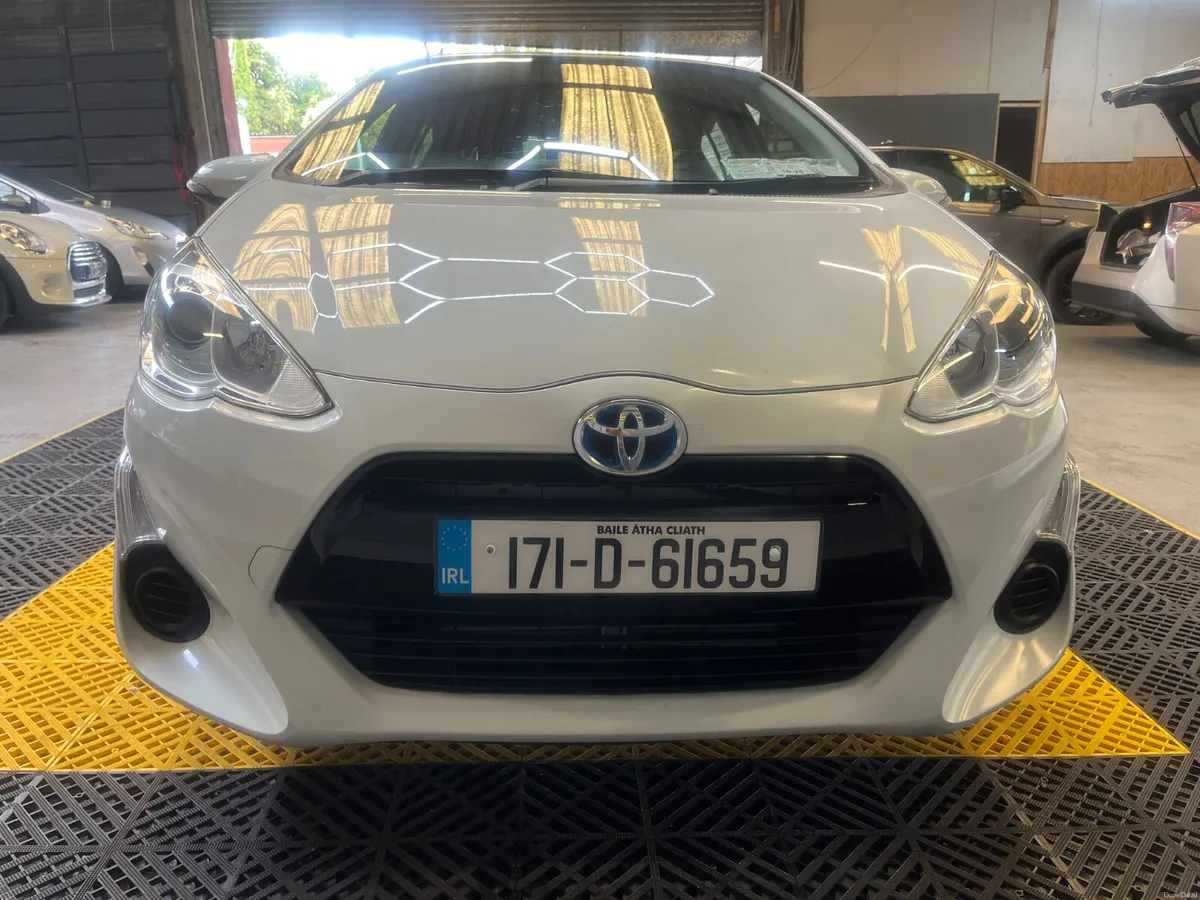 Toyota Aqua 2017 auto - Image 3