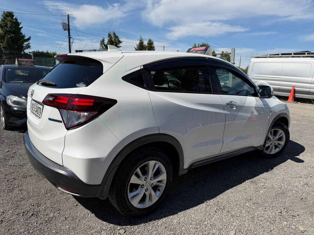 Honda Vezel Hybrid  Automatic - Image 3