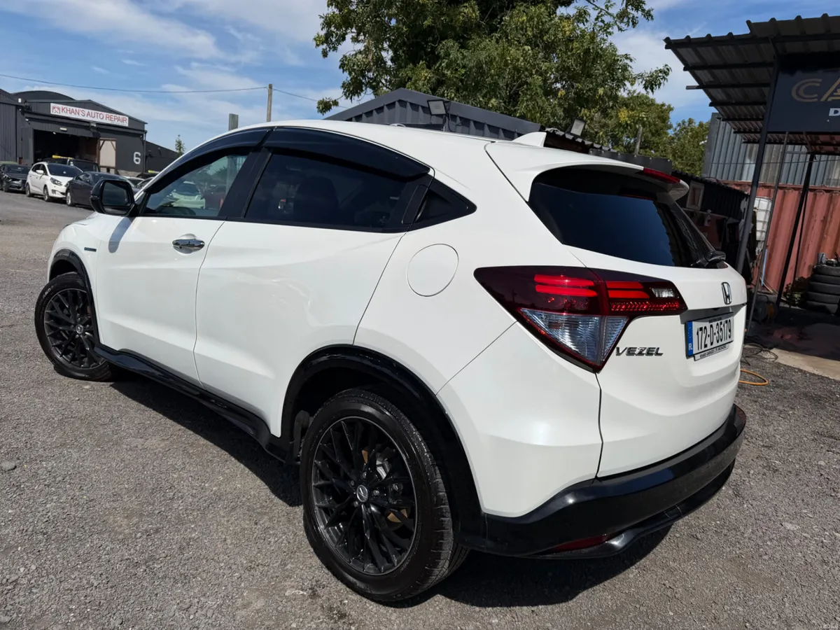 Honda Vezel  RS  Hybrid Automatic - Image 4