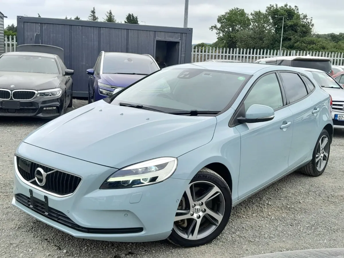 Volvo V40 2.0L Diesel D4 MOMENTUM - Auto - Low mil - Image 3