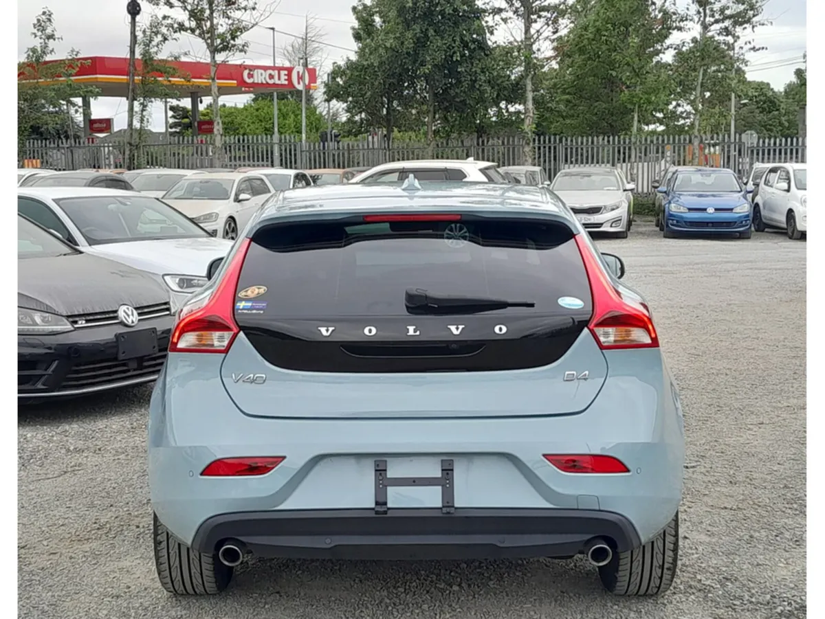 Volvo V40 2.0L Diesel D4 MOMENTUM - Auto - Low mil - Image 5
