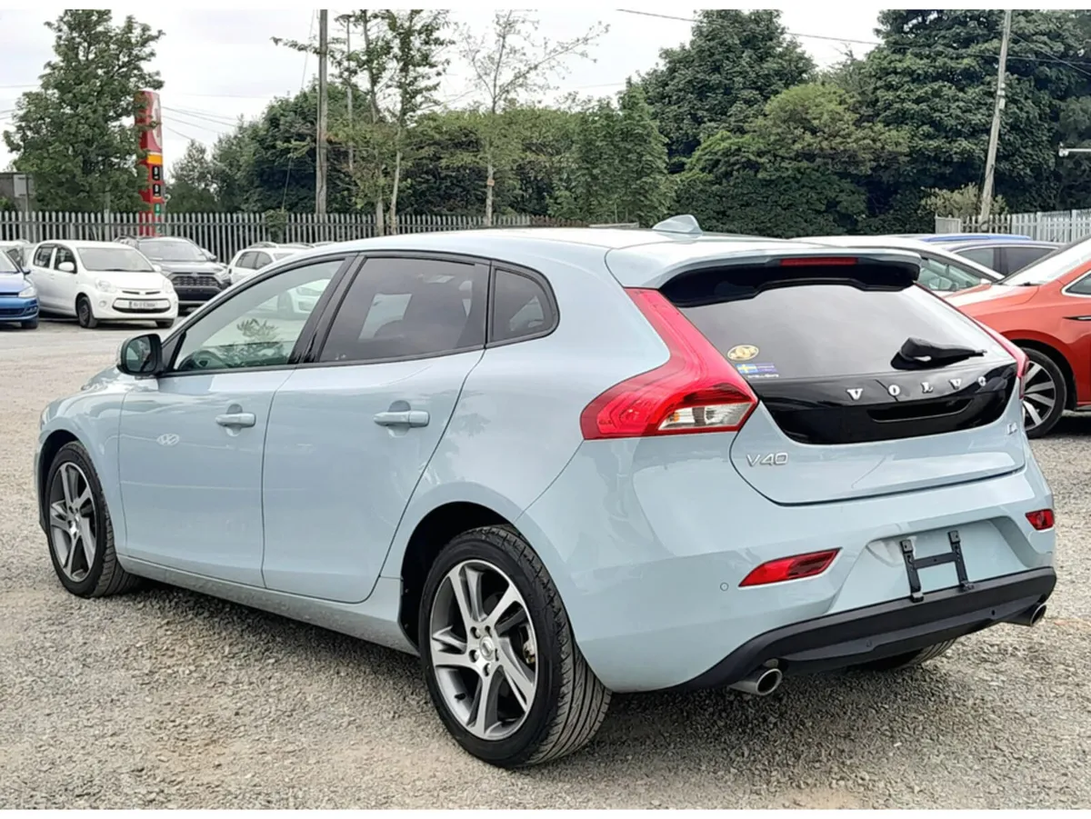Volvo V40 2.0L Diesel D4 MOMENTUM - Auto - Low mil - Image 4