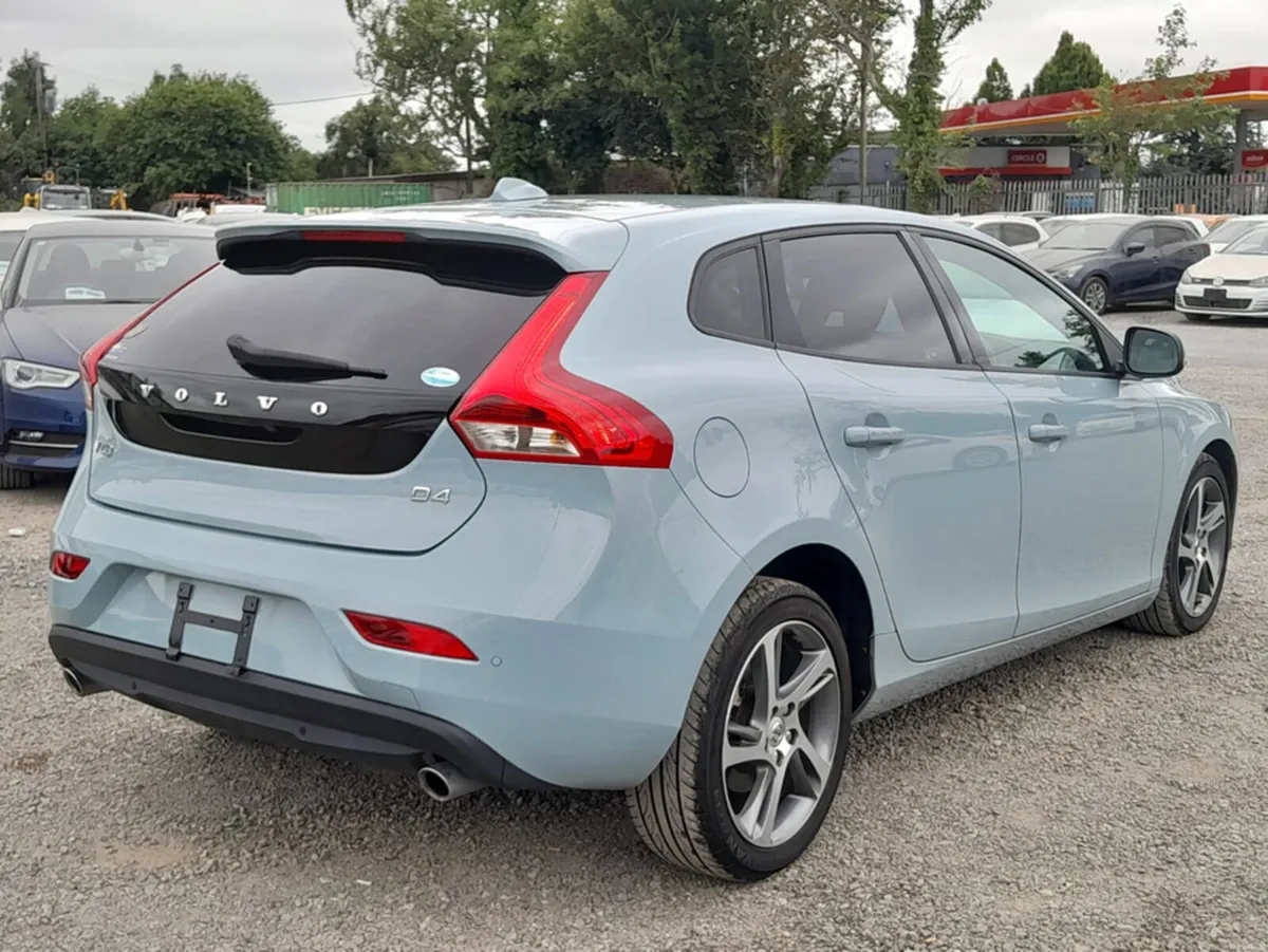 Volvo V40 2.0L Diesel D4 MOMENTUM - Auto - Low mil - Image 6