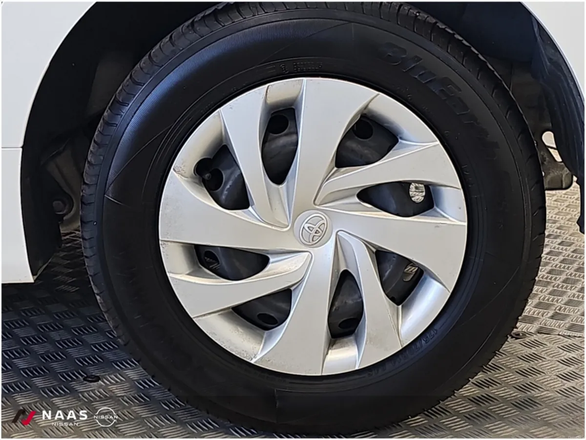Toyota Yaris 1.0 LUNA - Image 6
