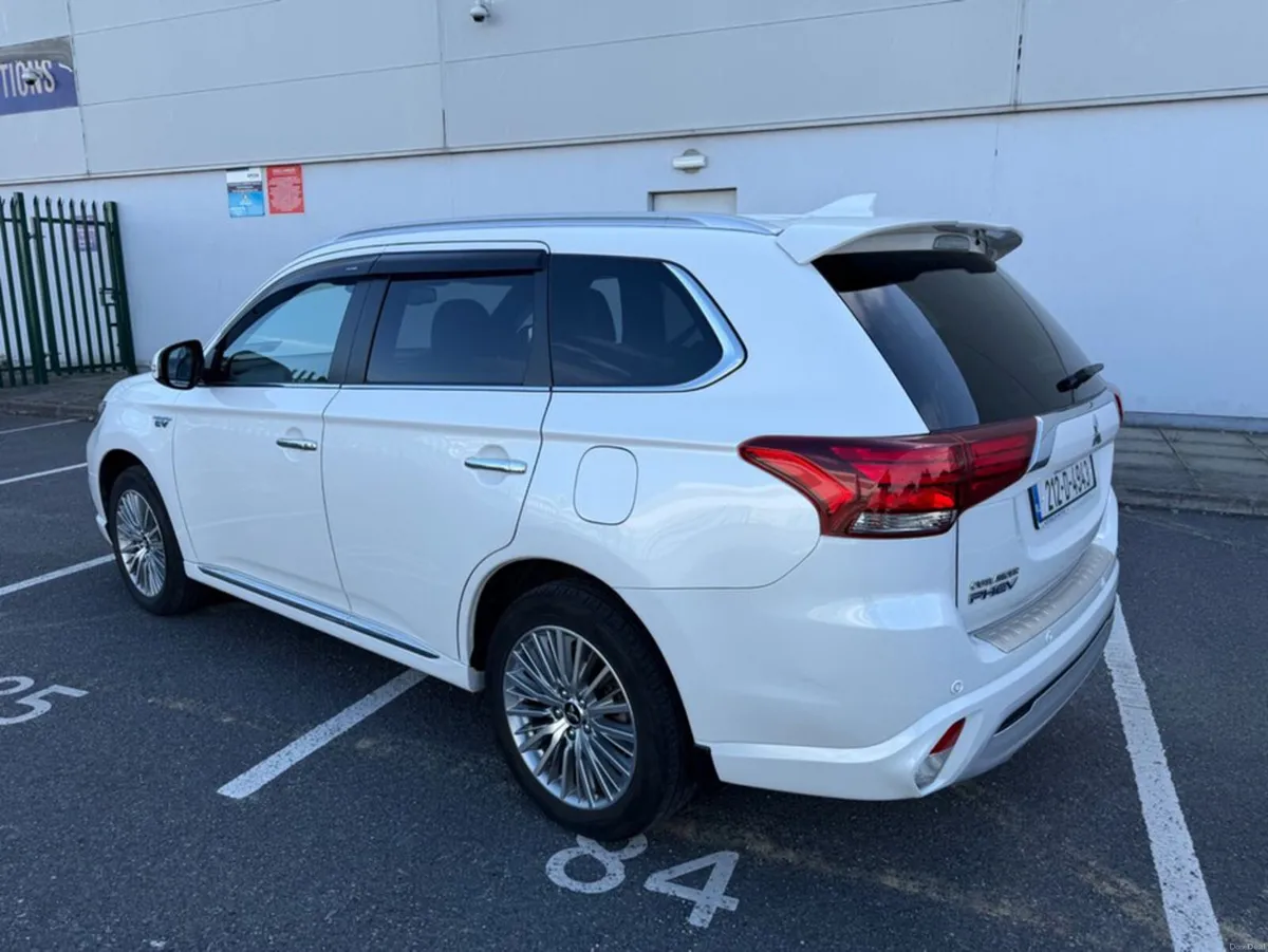 Mitsubishi Outlander Only 29k KM, PLUG IN HYBRID, - Image 3