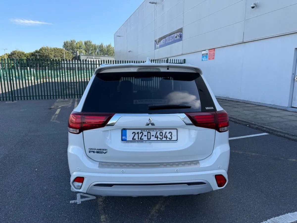 Mitsubishi Outlander Only 29k KM, PLUG IN HYBRID, - Image 6
