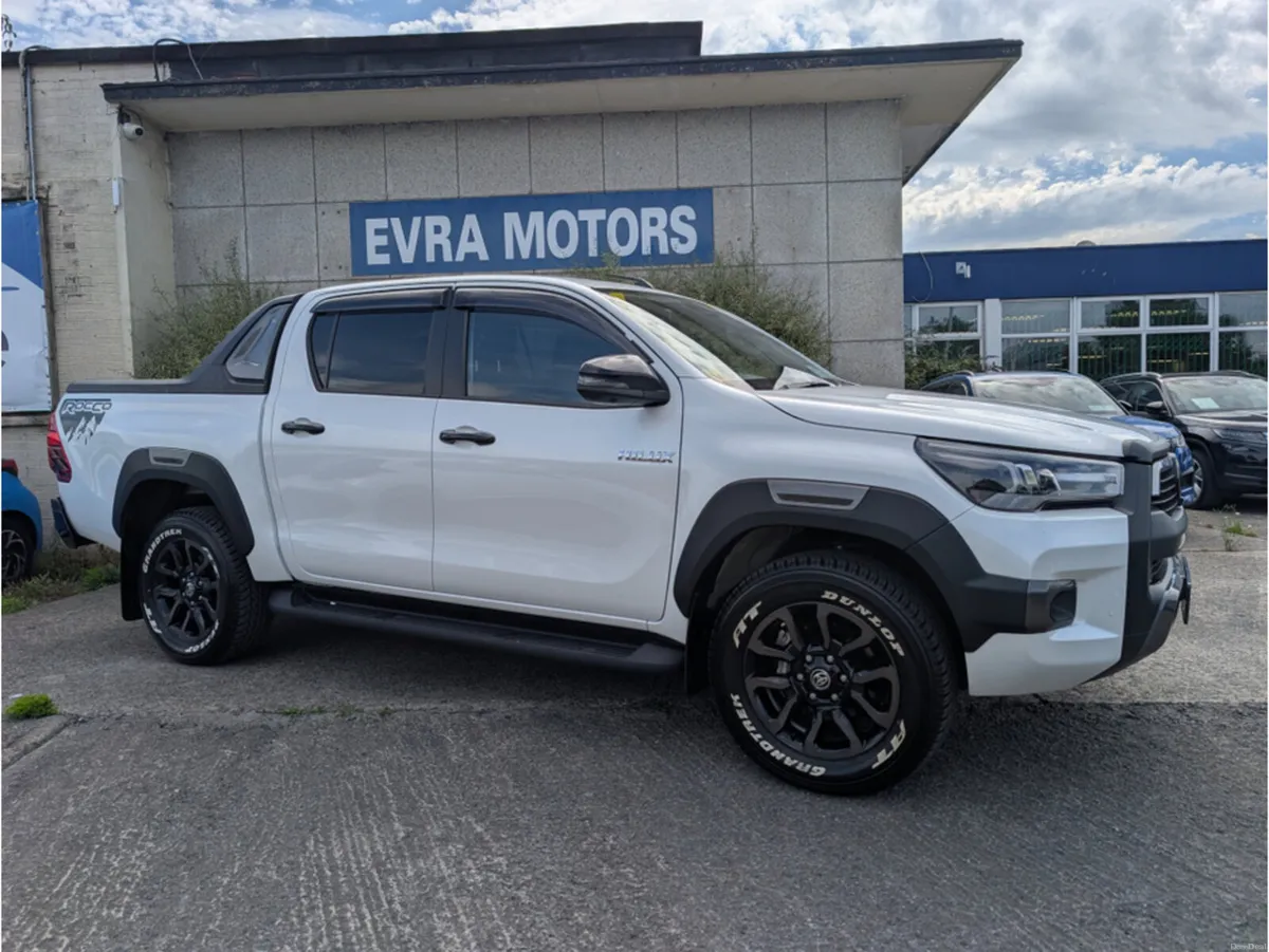 Toyota Hilux Z 4WD REVO ROCCO EDITION AUTOMATIC 2. - Image 3