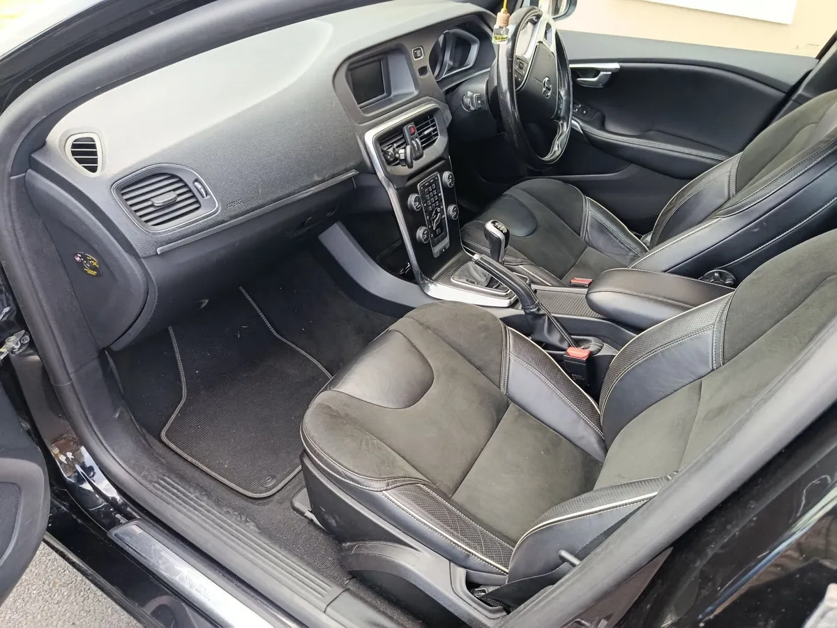 2017 Volvo V40 - Image 6