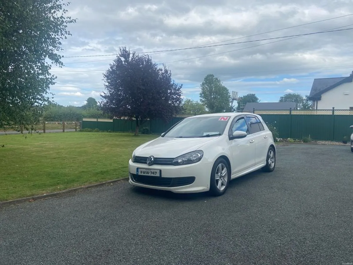 2011 Volkswagen Golf - Image 1
