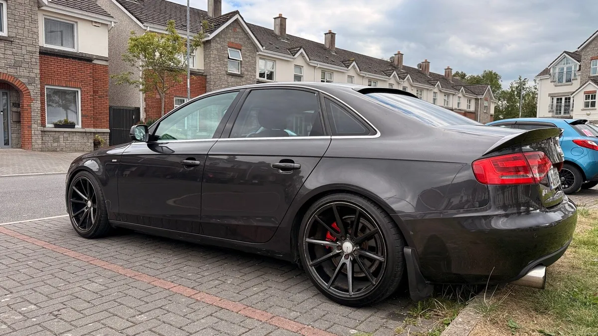Audi A4 2010 TDI - Image 2