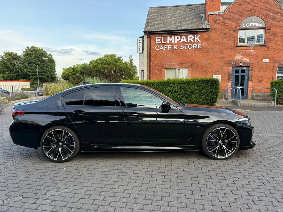 2022 BMW 530e M Sport - Image 3