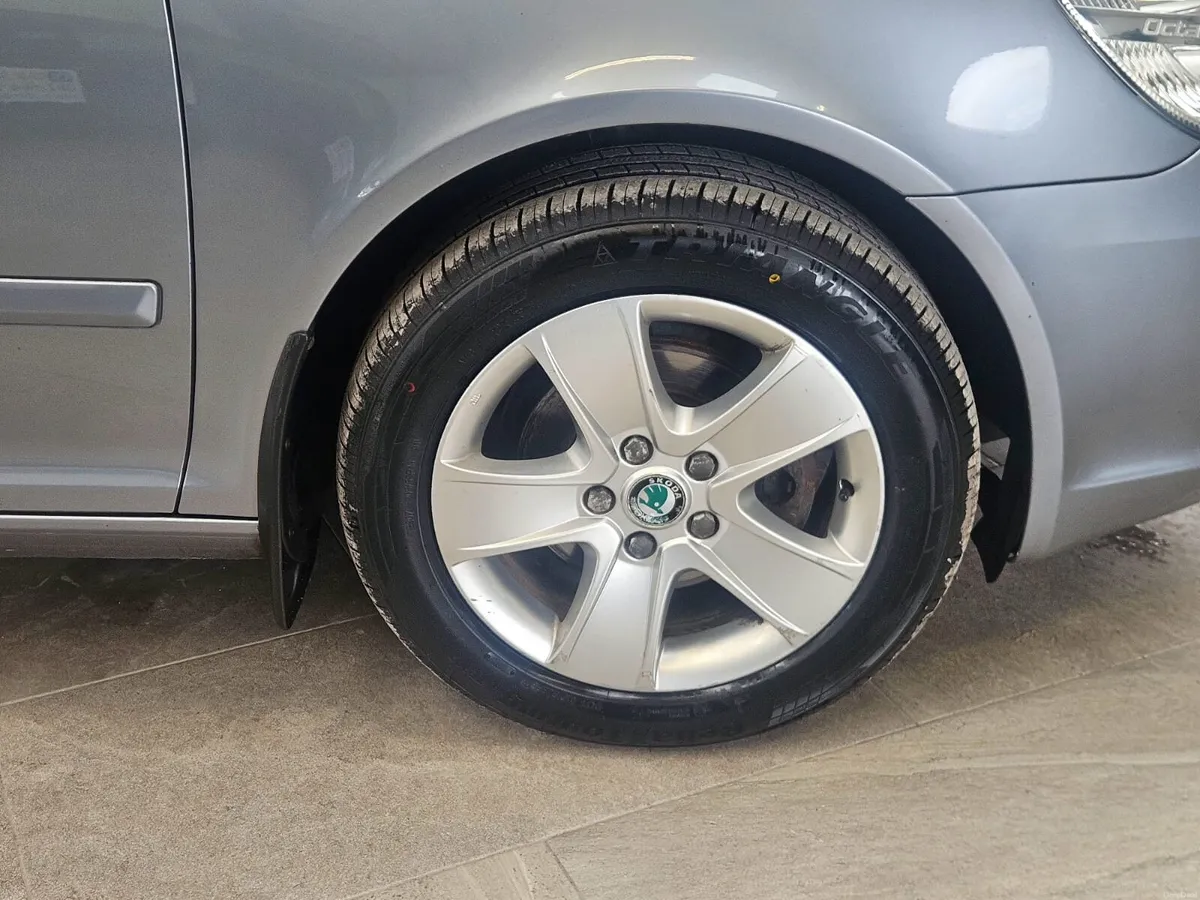 13 SKODA OCTAVIA AUTOMATIC 1.6 DIESEL - Image 6