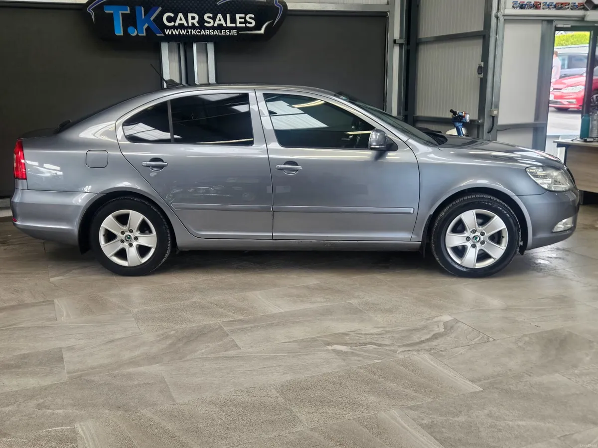 13 SKODA OCTAVIA AUTOMATIC 1.6 DIESEL - Image 2