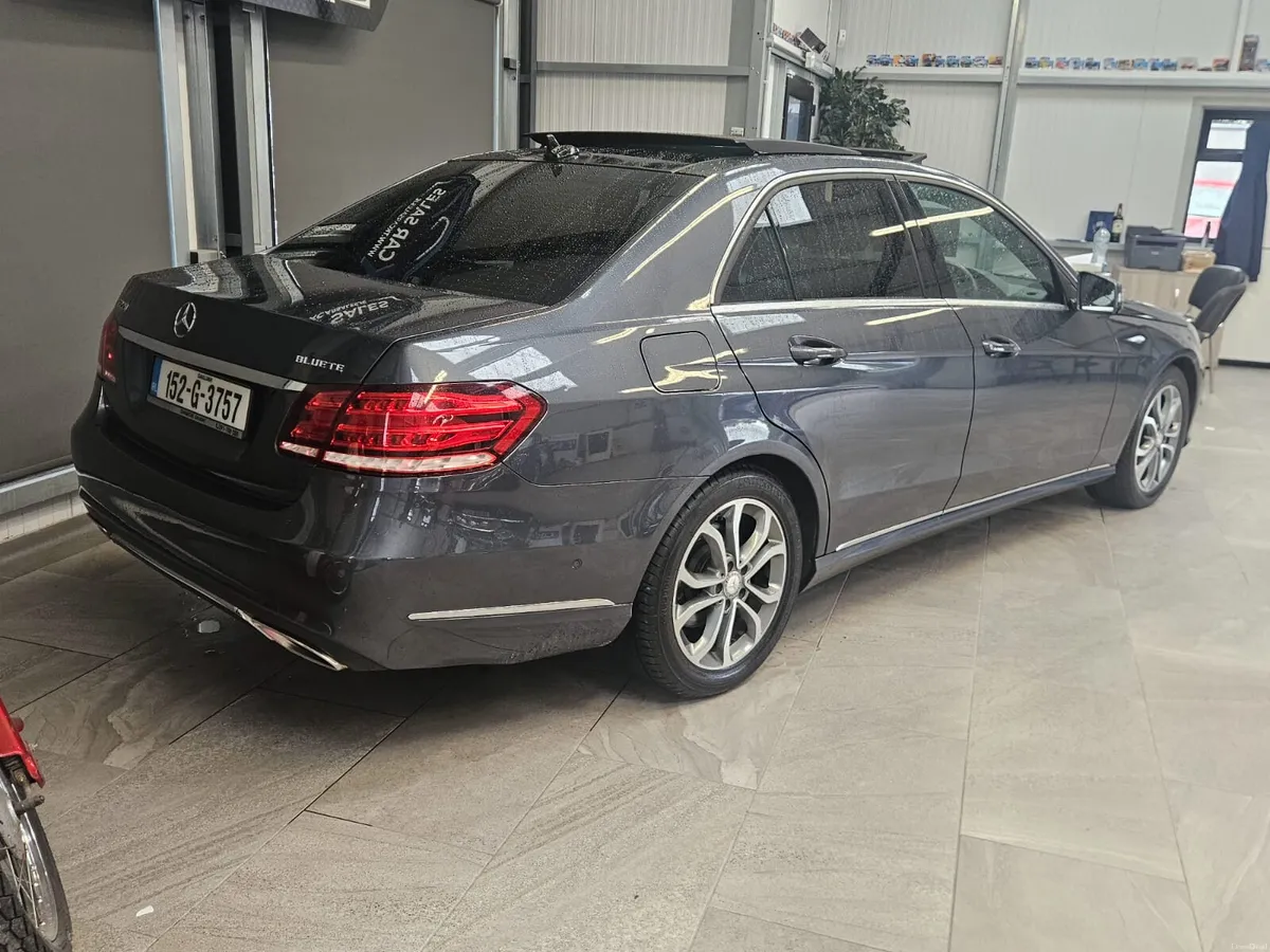 15 MERCEDES BENZ E-CLASS 220 - Image 4