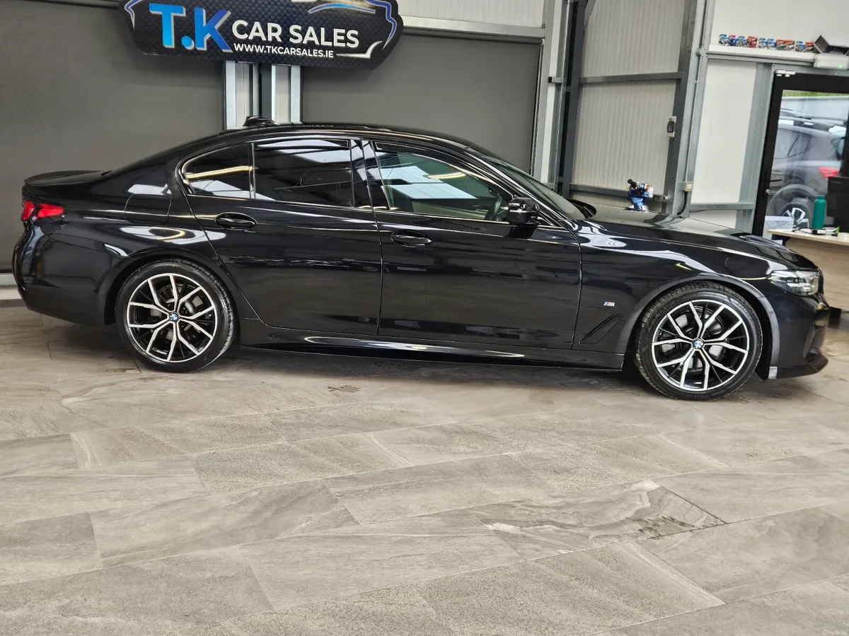 21 BMW 5 SERIES M-SPORT - Image 2