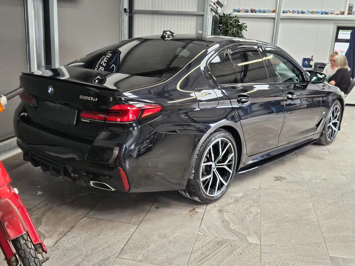 21 BMW 5 SERIES M-SPORT - Image 3