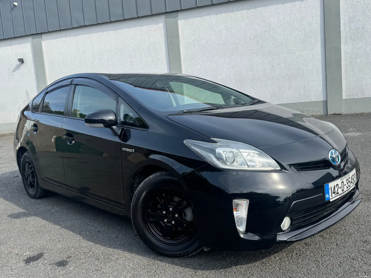 Toyota Prius Hybrid 1.8 - Image 2