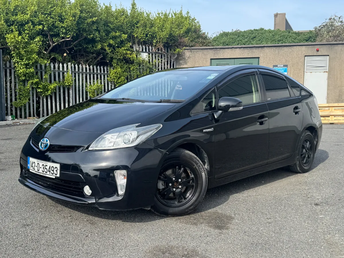 Toyota Prius Hybrid 1.8 - Image 1