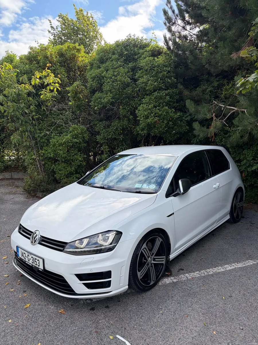 Volkswagen Golf R - Image 1