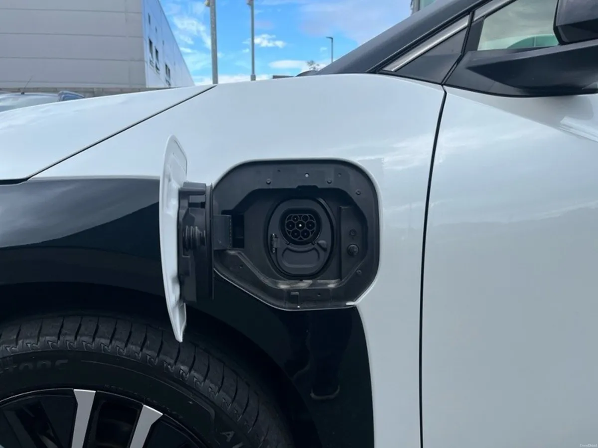Toyota bZ4X BZ PREMIER BITONE 4DR AUTO - Image 6