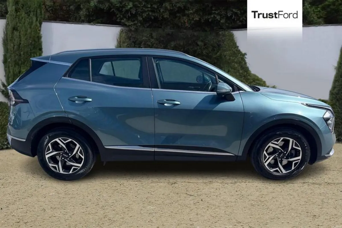 Kia Sportage 1.6T GDi ISG 2 5dr **REAR REVERSING C - Image 3