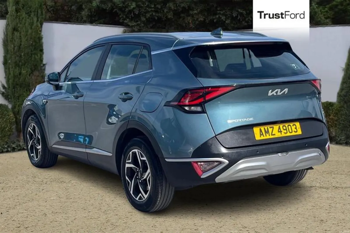 Kia Sportage 1.6T GDi ISG 2 5dr **REAR REVERSING C - Image 2