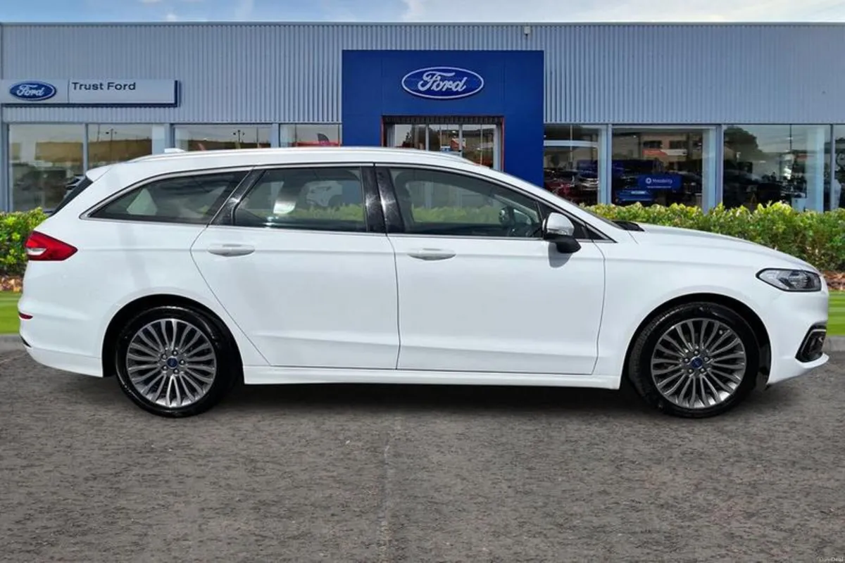 Ford Mondeo 2.0 Hybrid Titanium Edition 5dr Auto - - Image 3
