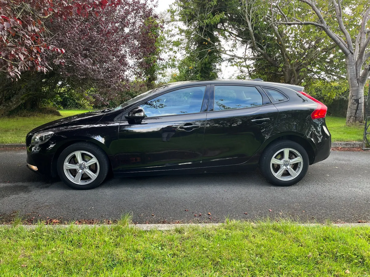 Volvo V40 2016 ES Petrol - Image 2