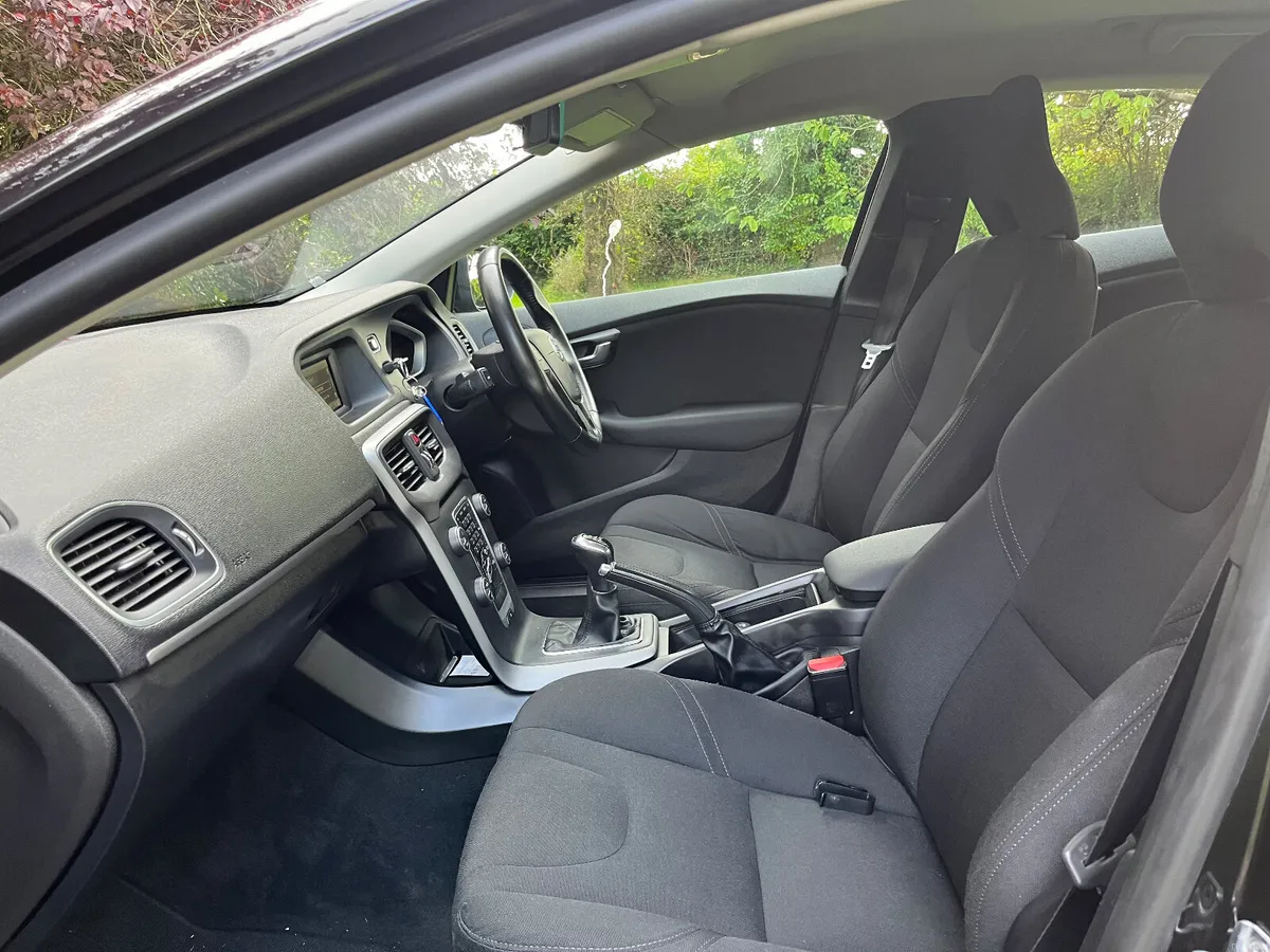 Volvo V40 2016 ES Petrol - Image 5