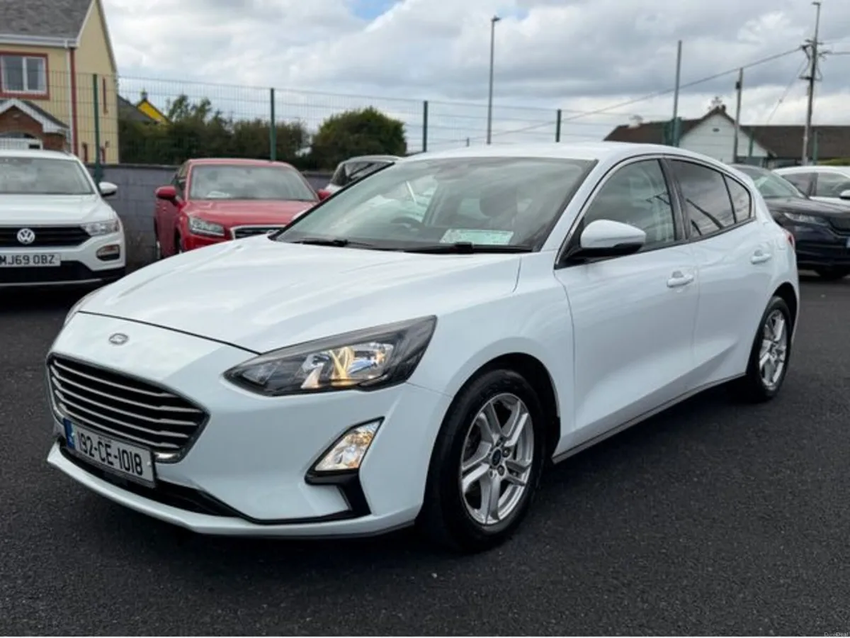 Ford Focus Zetec 120PS 5DR - Image 2