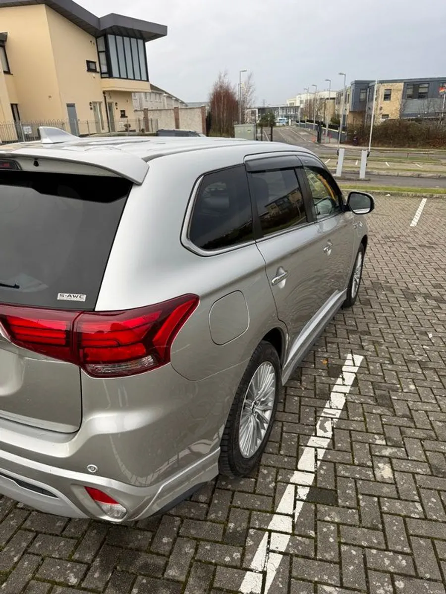 2018 Mitsubishi Outlander - Image 4
