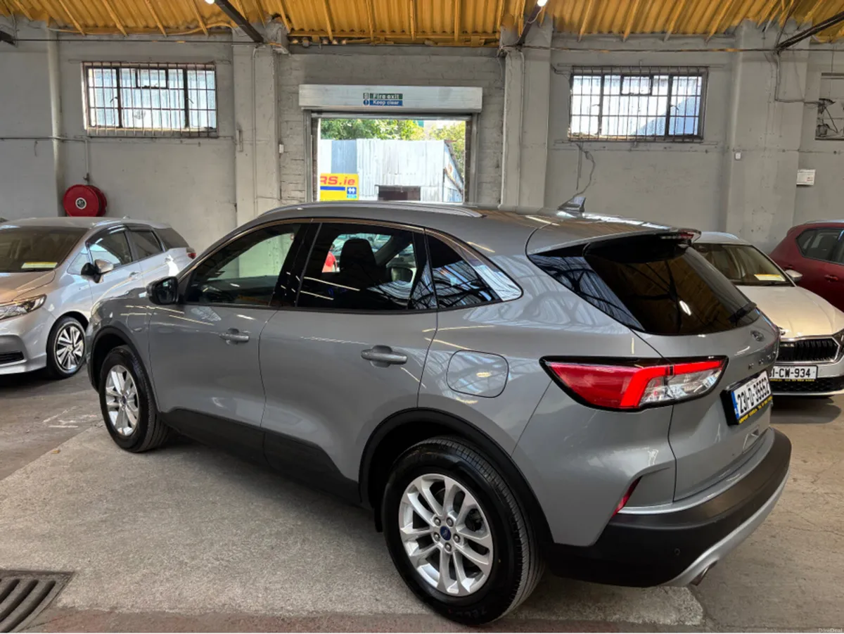 Ford Kuga TITANIUM 2.5 PHEV 225 S6.2 only 96000 km - Image 4