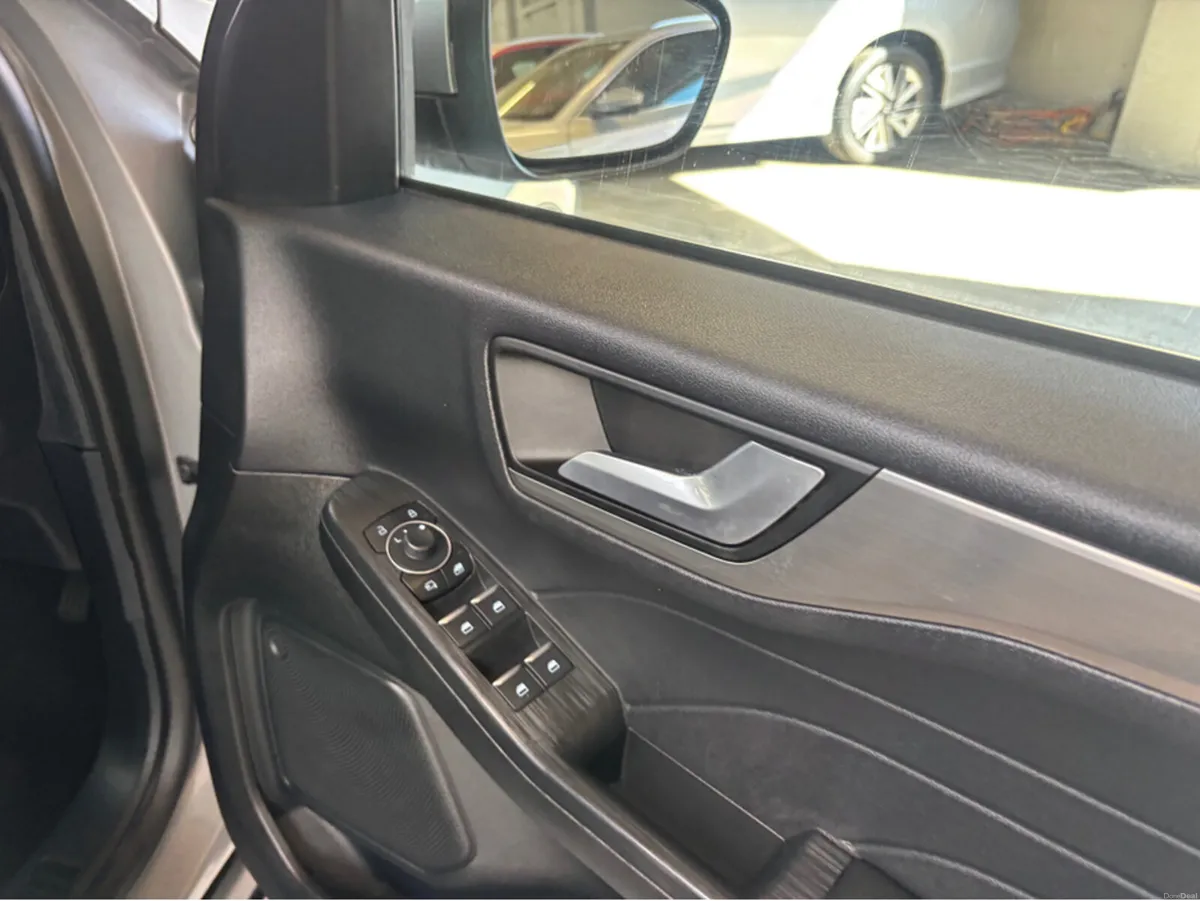 Ford Kuga TITANIUM 2.5 PHEV 225 S6.2 only 96000 km - Image 5