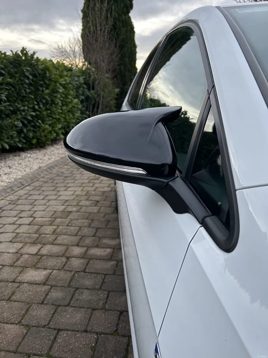 VOLKSWAGEN GOLF 1.4 TSI GTE ADVANCE 204PS 5DR AUTO - Image 4