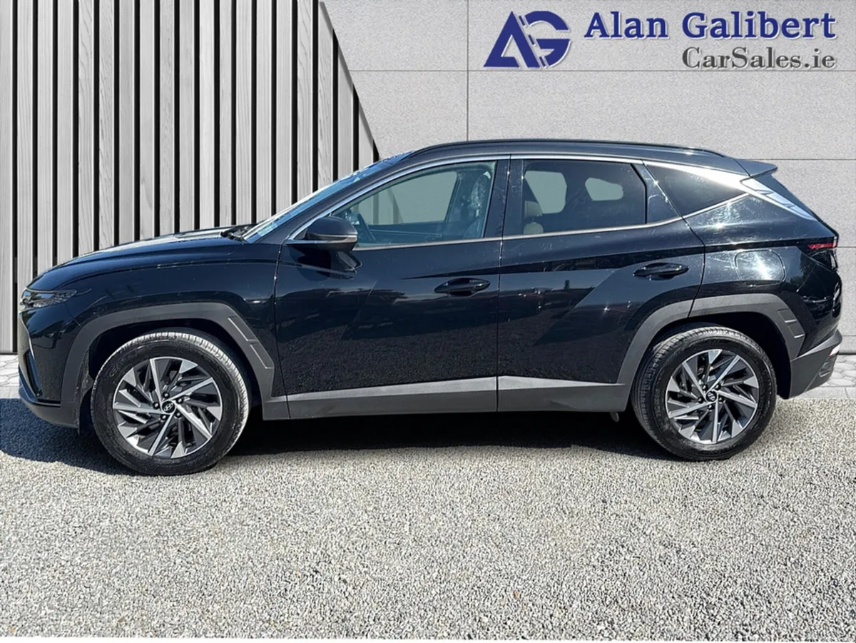 Hyundai Tucson EXECUTIVE PLUS 2TONE ROYALE ROOF 5D - Image 5