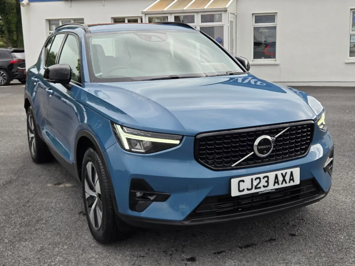 Volvo XC40 + T4 RECHARGE AUTO PLUS DESIGN PACK - Image 2