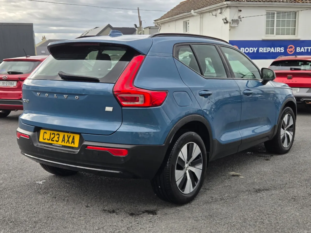 Volvo XC40 + T4 RECHARGE AUTO PLUS DESIGN PACK - Image 4