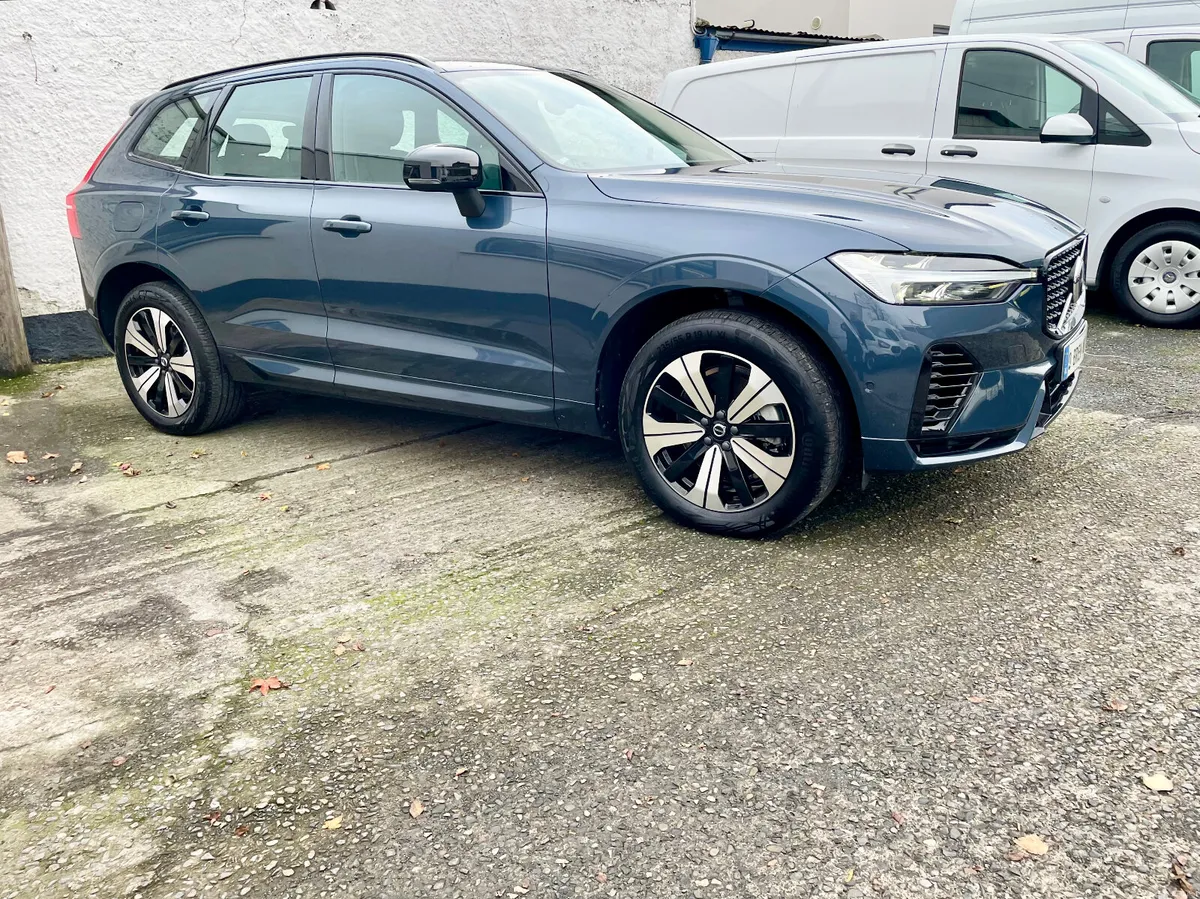 Volvo XC60 T6 Recharge PlusDark PHEV AWD Auto,2024 - Image 2