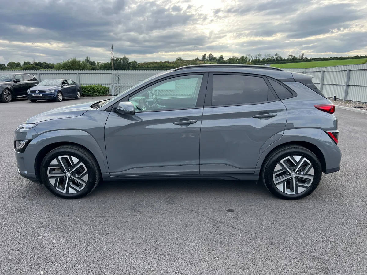 2022 (222) Hyundai Kona Ultimate  150kW 64kWh - Image 6