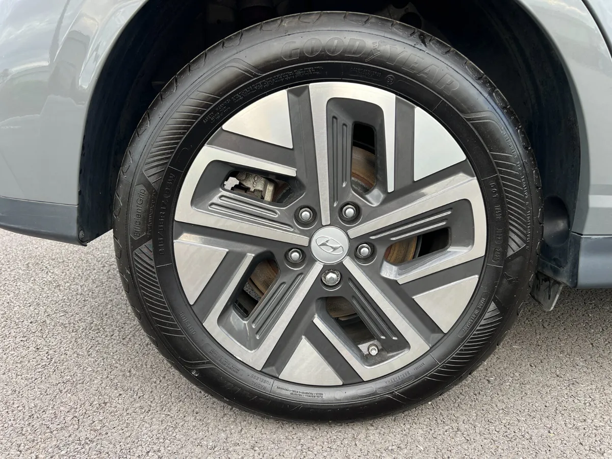2022 (222) Hyundai Kona Ultimate  150kW 64kWh - Image 5