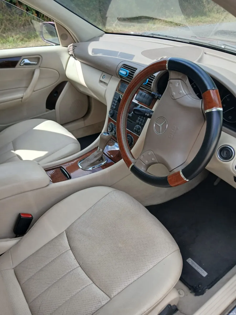Car - Image 3
