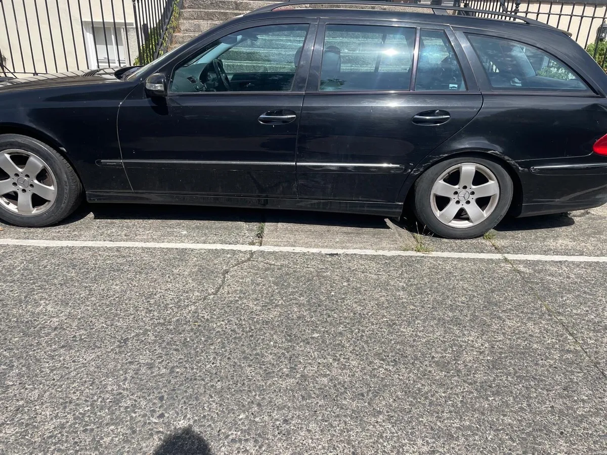 Mercedes-Benz E-Class 2005 - Image 4