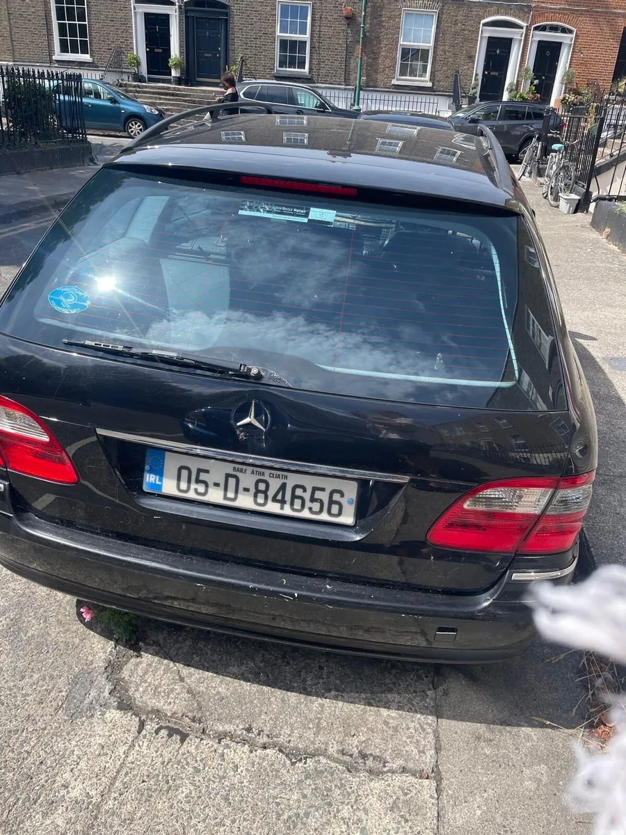 Mercedes-Benz E-Class 2005 - Image 2