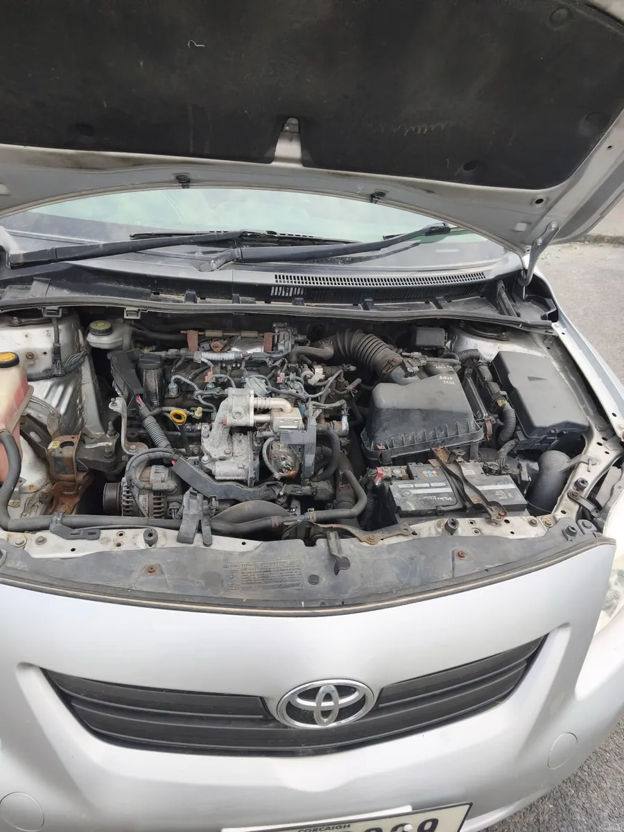 Toyota Corolla 2010 - Image 2