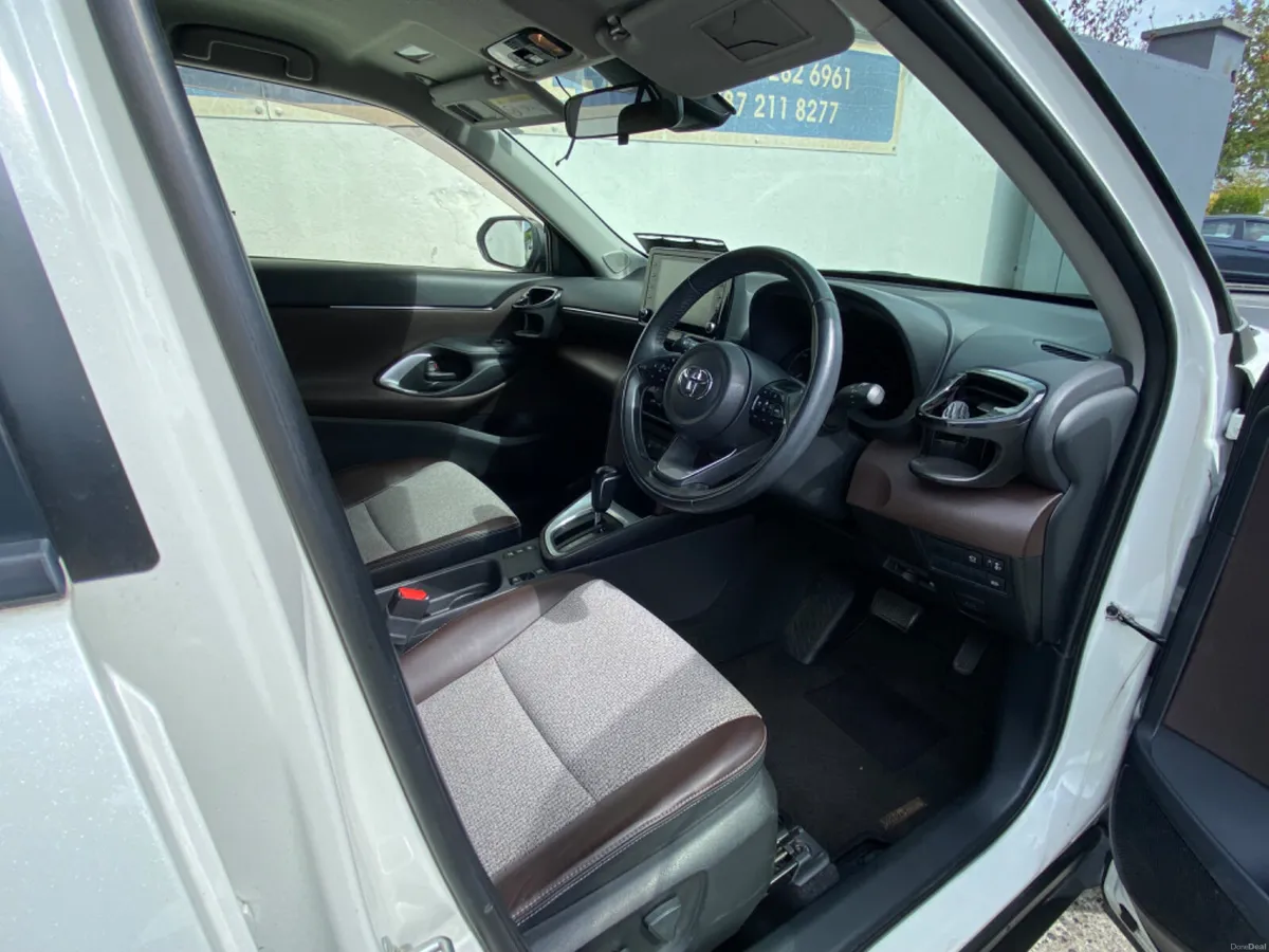 Toyota Yaris Cross Luna Hybrid High spec  Nct 6/28 - Image 4