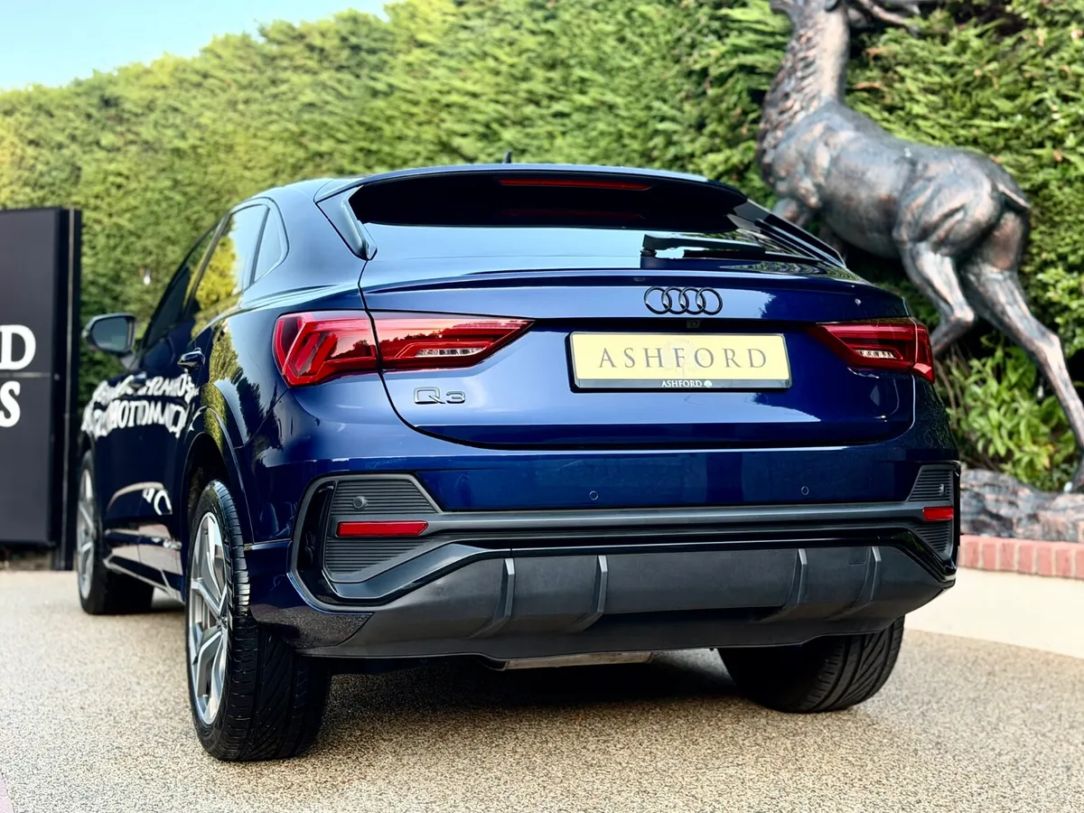 2025 Audi Q3 sport-back 2.0 TDI S line black edt - Image 4