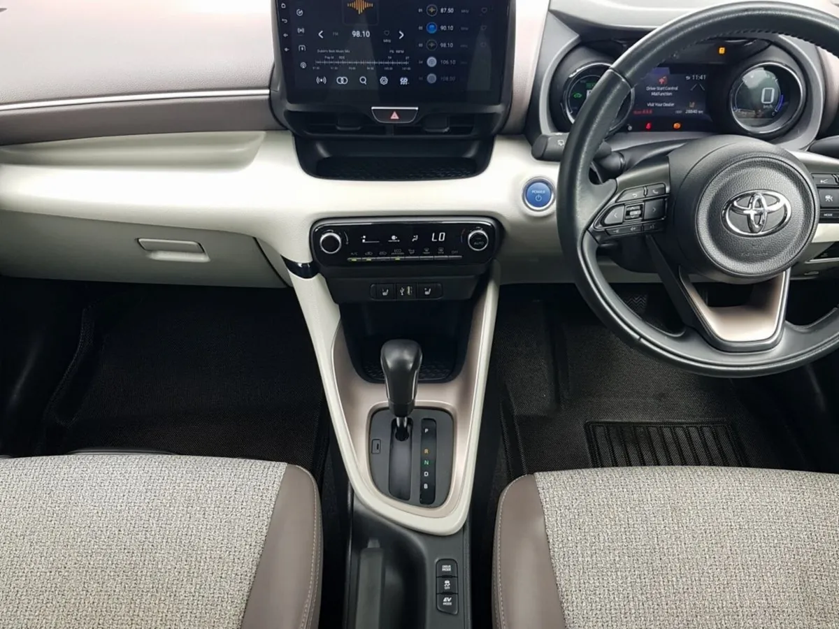 Toyota Yaris Hybrid 1.5 - Image 3